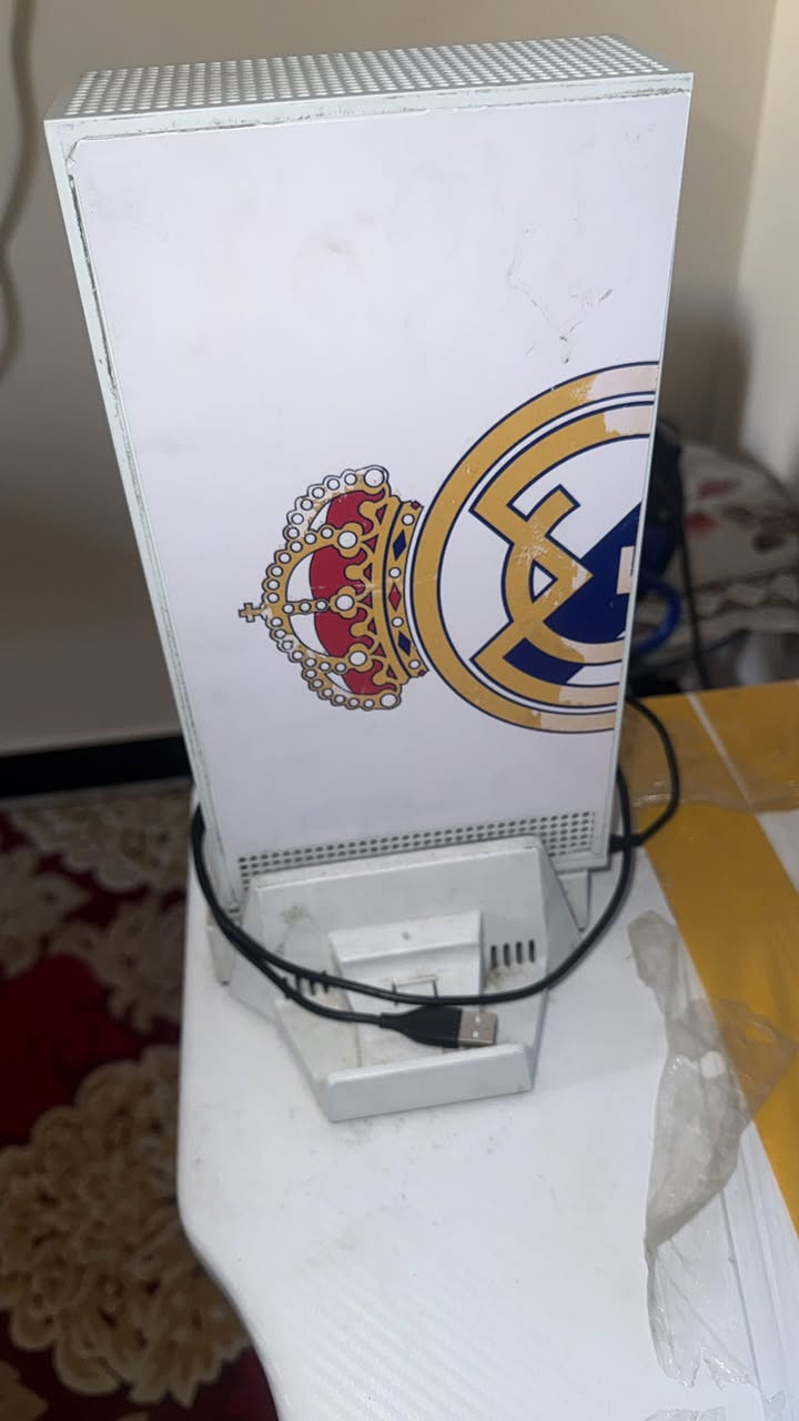 السلام عليكم 
بلي5
جديد نضيف مع يده ولصندوك 
السعر625
اكسبوكس سيريس اس
مع يده وقاعده وصندوك 
315
للتواصل ***********واتس
او خاص
