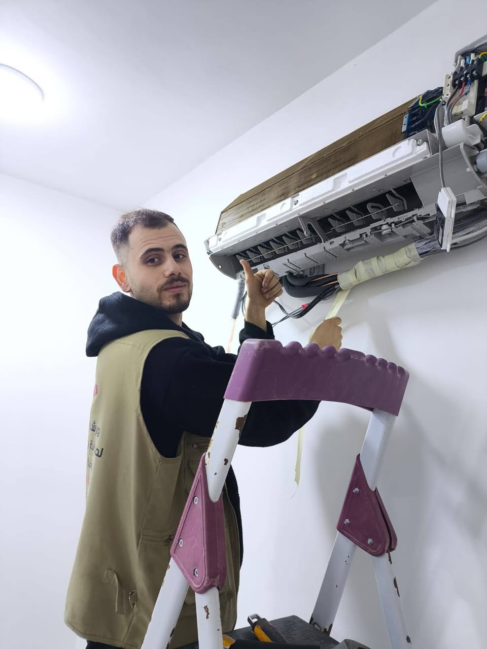 تم  فتح + غسل + تنصيب سبالت عدد 2 في حي العطاء
 
الاول سبلت جداري طن ونصف انفيرتر يعمل بغاز 410 نوع Gree نضام بوري دفن

 الثاني سبلت جداري 2 طن نوع TCl  يعمل بغاز 22  نضام بوري دفن
 
ورشة سيف حكيم لصيانه وتنصيب وأدامة كافه اجهزة التبريد 
***********
***********
