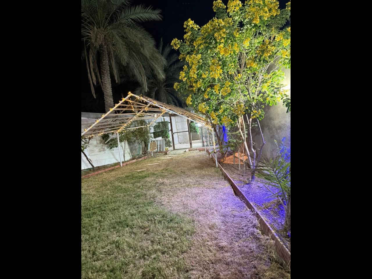 للبيع فلا مساحه 1000 متر وجها ٢٠ متر نزال ٥٠ متر اربع غرف نوم صالات ثنين حديقه اماميه خلفيه بناء بالنص مساحة البناء ٤٠٠ متر بناء حديث ٢٠٢٤ سقوف مغربيه البيت فول كامل اي نقص مابي يباع مع الاثاث ومولده ٤٥ كيفي زيرو بيركنز على ايدي مشتريها الاثاث ايطالي تخامه عدد ٢ وديوان صاله ثانيه غرف نوم عدد ٤ كاونتر تركي تصميم حديث HDF سبالت عدد ٨ كنتوري كلهن جدد جلسه اماميه مغلقه موثثه سبلت تخم شاشه وجلسه عربيه ومحميه طيور الاثات مجهز من فاملي سنتر بالكامل مع الوصولات العنوان شارع ١٠٠ طريق شريفه جديد قرب الانوار تعليم السياقه البيت طابو زراعي بأسمي سند ٢٥ تحويل ثاني يوم السعر خاص *********** او مراسله الحساب هذا 🌍🫡
