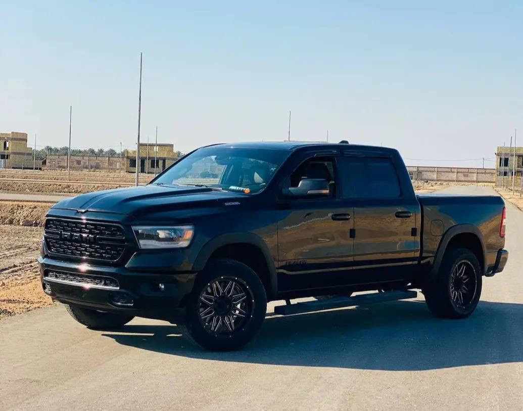 ياالله السلام عليكم للبيع رام بغ هورن موديل 22 مكينه 8سلندر رقم بغداد بسمي ماصار شهر من سويته هزه جديده السياره بصمه اكزوز شركه تخم تاير الصلي شرط دواخل ابلادي شركه اسود سياره ماناقصه شي ماشيه 43 حقيقي سياره بيه طخه بل بنيد ربع شبر مرجعه عل بارد اوشخطه مكحله بل جاملغ الخلفي فقط مابيه حادث السياره نصبته اتخبل احله من الصور بهواي. لمعه اتخبل مكاني بابل حله ورديه خارج رجائن ماراوس فقط بيع سعر ((((٣١٠ ))))بيه مجال شي بصيط حك الجيه ولشراي بي خير اويدلل ***********. ابو سجاد
