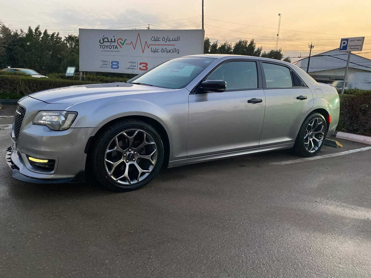 السلام عليكم
للبيع | كرايسلر 300S 2018 

 محرك 3.6 V6
 فئة S فول مواصفات عده الرادار
 بدون صبغ بدون ايرباك - كلين تايتل
 بدون أي مسج و كلوب جيك
 دخلت العراق ماشية 47 وحاليا 94 استخدام شخصي
 تايرات جديدة - صدر ودسكات جديدة - محرك و كير مكفول

السيارة بحالة ممتازة ونظيفة جداً وباسمي ، لا تحتاج أي مصروف، جاهزة للفحص بأي مكان 
الموقع: بغداد
للاستفسار ***********
