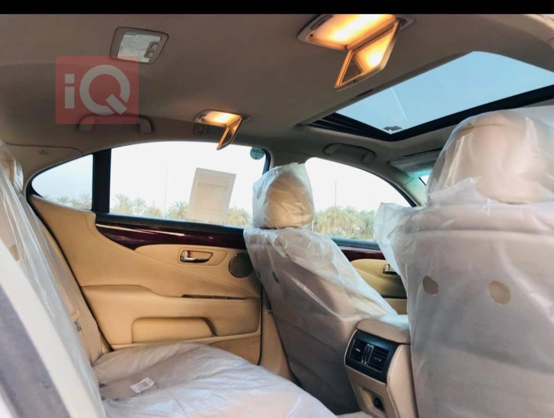 السلام عليكم
لكزس 460/2007 رقم بصره باسمي مكينه مكفوله الكير بدلت دهن صارت بي شوي عته صبغ حزام جماليه تخم تاير تبريد كهربائيات كامله مكان السياره بصره الصالحيه السعر ١٢٨ 

***********
