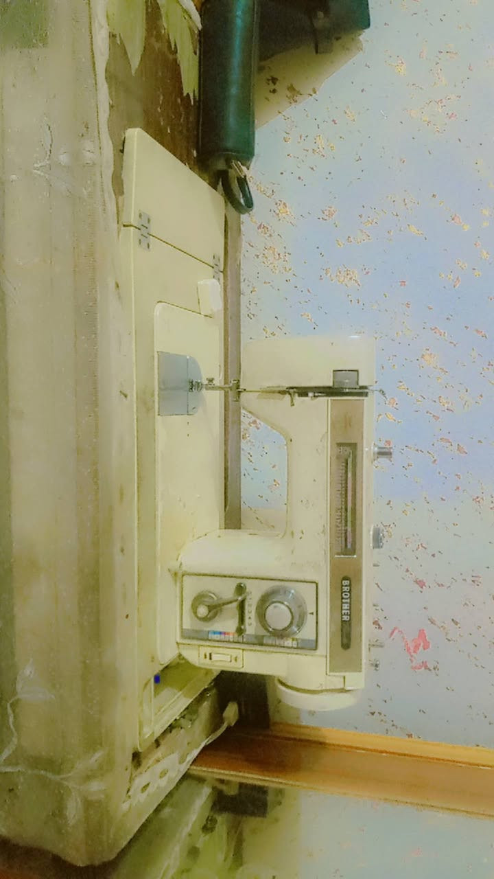 مكينه بريذر من القديمات اصليه وماداخله تصليح نهائيا بس خياط بيت اخيط بيها 21 نقشه هي ام الجنطه بس هذا هيج ميز مخليته عليها سعرها 200


**إذا كنت صاحب هذا الإعلان وتريد حذفه لأي سبب، رجاءا أرسل رسالة إلى الدعم الفني**