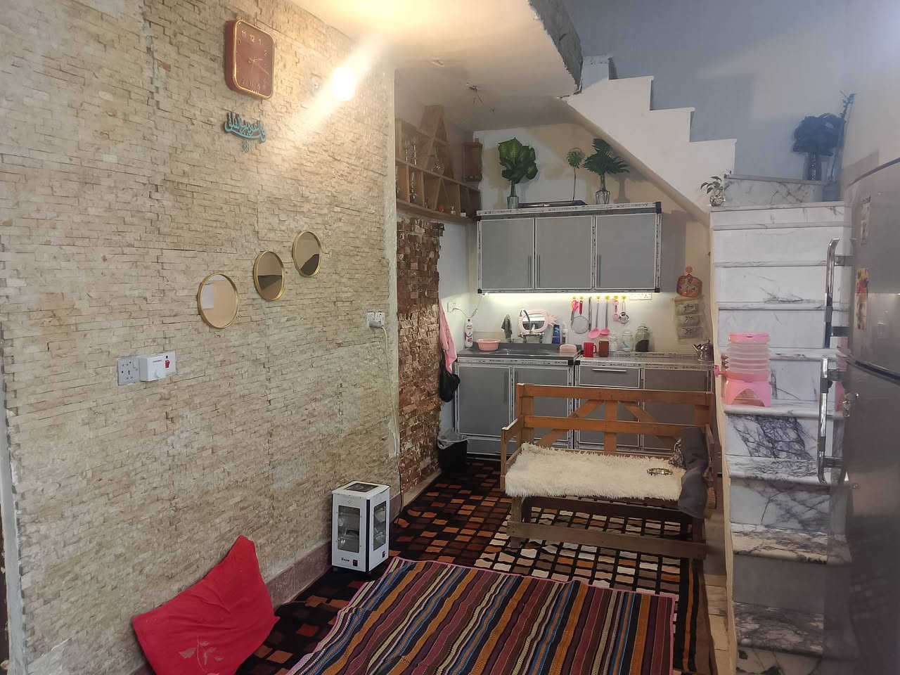 السلام عليكم بيت تجاوز مساحه 70مربع سعر 40 يحتوي على غرفته نوم مطبخ وصاله خارجيه    السقف صب مسلح
الاتصال *********** العبيدي قرب مدرسه العابد
