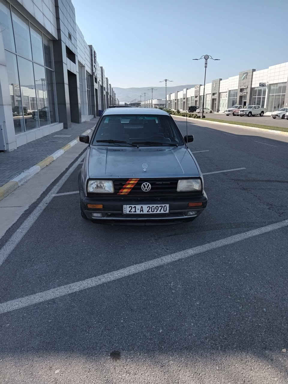 فؤكس واكن بؤ فرؤشتن موديل 1990 تؤماتيك ته بريد كيرو مه كينه و ته بريد به شه رت سئ بارجه ي به مبه ده عموليدراوي نيه ره قه م سليماني سه نه وي به سه ر جوه ته حويل برا وه خرا مه به شه رت يه ك دينار مه سره في تيا نيه سعري 38$وه ره قه و معا مه له بؤ زا نيا ري به يوه ندي بكه به *********** السليمانية, العراق
