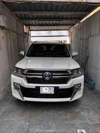 لاندكروز 2021 ساز اصل جديدة جدآ بحالة الشركة  ماشية ٨٠ الف مكفولة من ا...