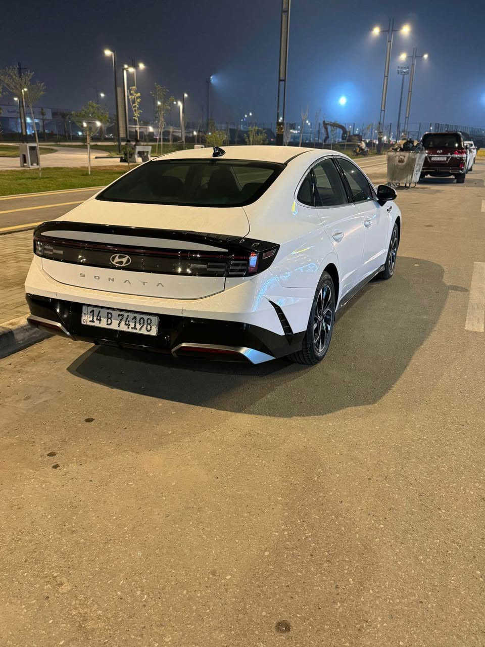 هونداي سوناتا ٢٠٢٤ فول عدا البانوراما حادثها موجود بالصور تبديل دعامية اصلية نفس اللون والبنيد pdr صار بي تكحيل وتغلف ppf السيارة مكفولة من الصبغ بدون شواصي بدون لغود بدون ايرباكات معروفة مواصفاتها رادارات ٣٦٠ درجة كامرة خلفية دوارة  كشن سايق كهرباء تدفئة سعرها ٢٠٥ مجال قليل للاستفسار 
*********** البصرة, العراق
