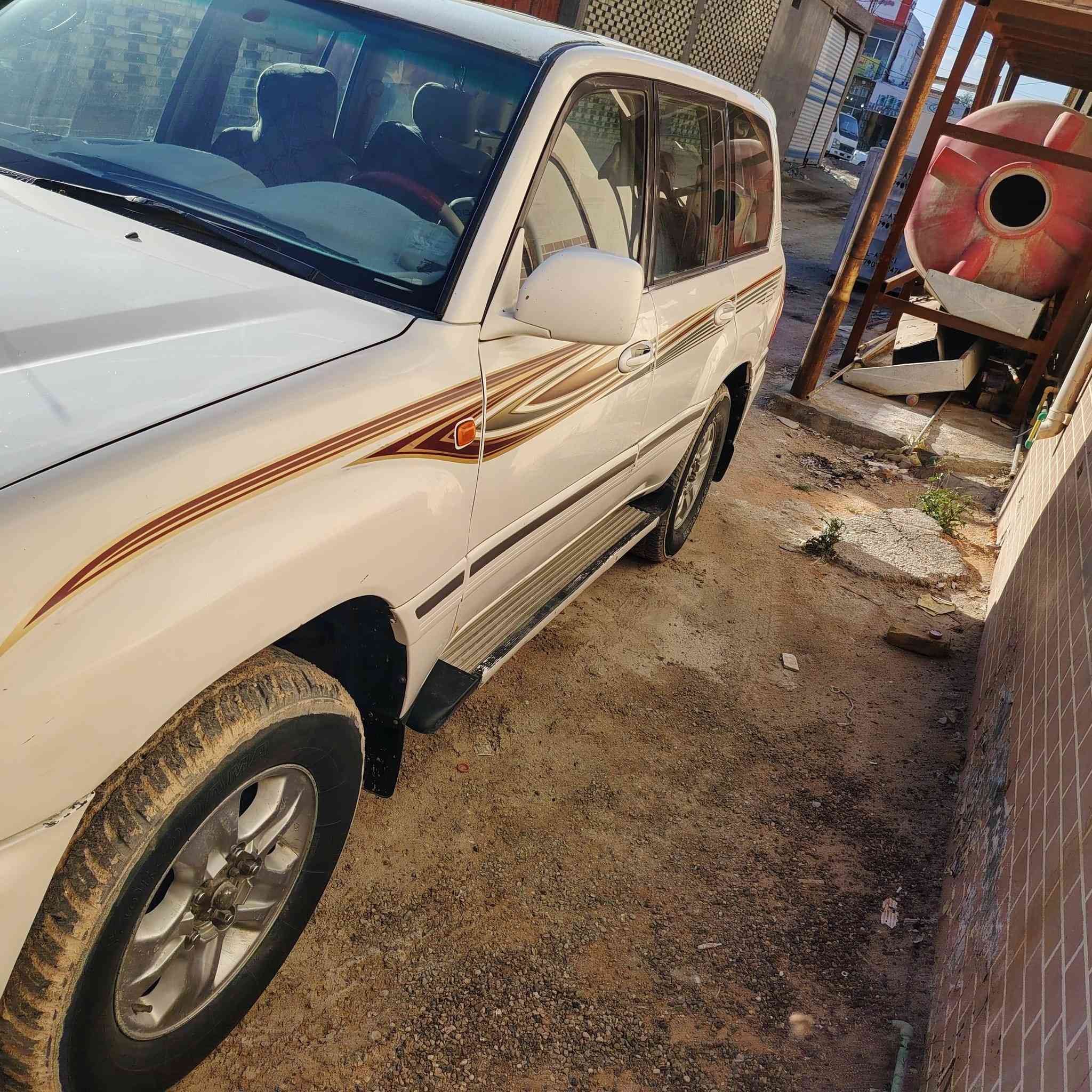 لاندكروز موديل ٢٠٠٧ أصل فول مواصفات 6سلندر كير اوتماتيك ثلاجة فتحه 3قطع تبريد دفلك فور ويل شغال فتحه رقم بصره/العنوان نجف السعر١٣٠ وبيه مجال/***********
