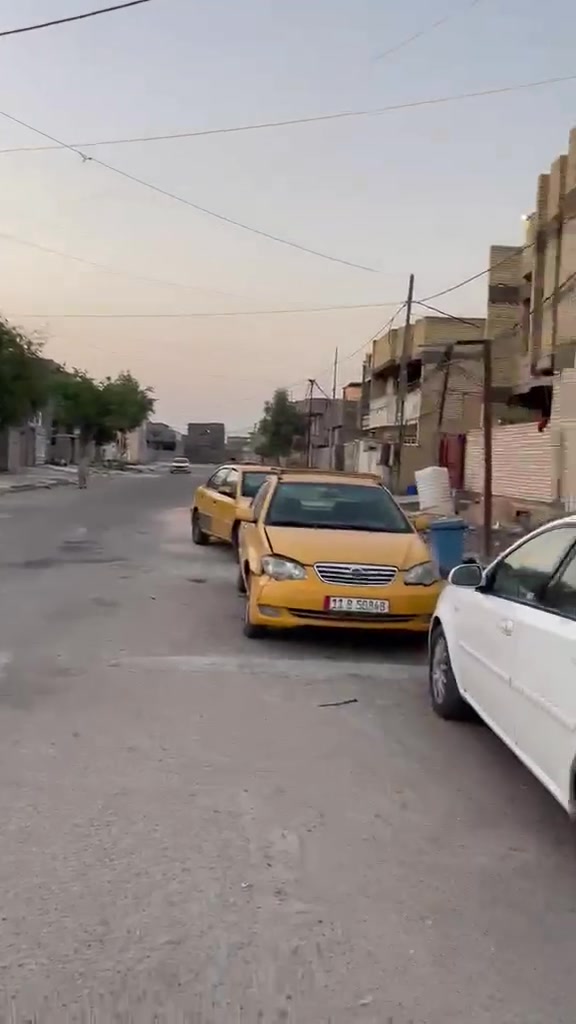 السلام عليكم بيت  طابو ملك صرف للبيع المحموديه حي 18 مساحة البيت 125متر، قريب على مدارس ابتدائيه متوسطة واعداديه ومعهد فنون جميلة ، 
علماً أنى صاحب الدار السعر البيت : 145 مليون وبي مجال 
الاستفسار على الارقام التاليه : 
***********
***********

