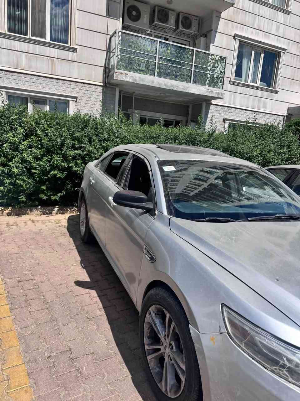 السلام عليكم فورد تورس للبيع مديل ٢٠١٧ سنوية جديدة وهزه وسيارة ما بيها نقص بس ترايش جوة الباب الباقي كله كفاله كير مكينة تحويل وكاله سيارة مسوي الها ادامة كاملة وسيارة فول موصفات 
ابيعها صبغ عام السيارة 
بس شرط لا لغود لا شواصي ولا بيها جفية رقم سليمانية ومكانها هم سليمانية 
*********** 
سعرها ٧٨ وبيها مجال
