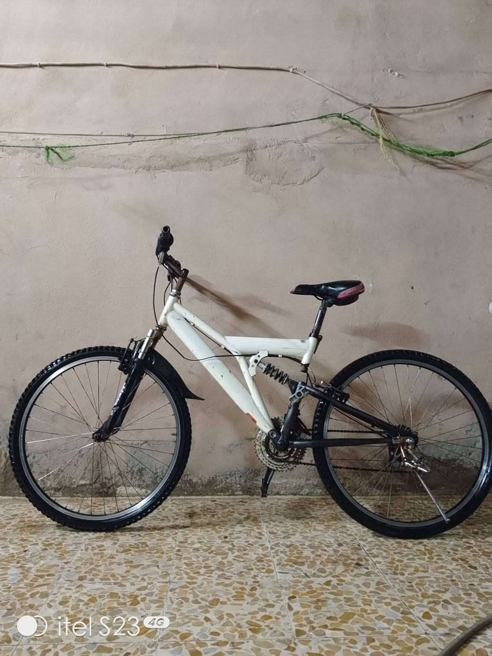 للبيع بايسكل جبلي عنوانه موصل الجير ماله قمجا مفسوخه  سعر 55 بمجال/رقم/***********
