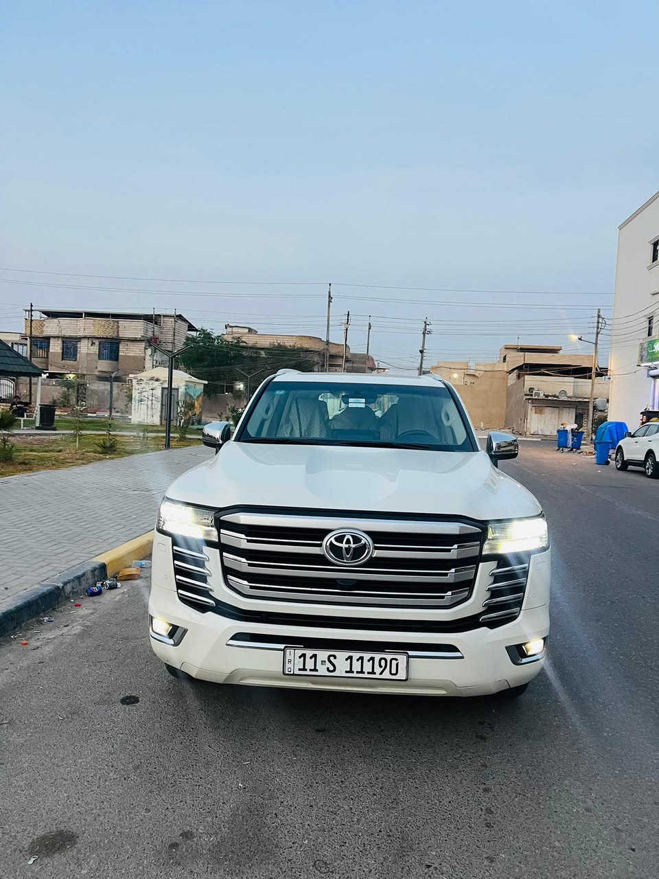 السلام وعليكم للبيع لاندكروز 2022 كاز مغلفة ppf
معروفه مواصفاتها 
رقم بغداد بأسمي تحويل ثاني يوم 
بيها بارد بل الجاملغ الايمن والايسر وبيها رشه على كد 4 اصابع باب الراكب اثر شخطه 
ماشيه 69 الف كيلو متر 
المكان البصره الطويسه 
للأستفسار الاتصال على الرقم ***********
