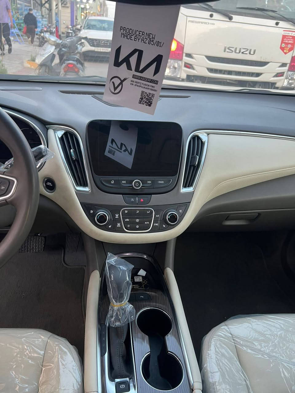 السلام عليكم.
شوفرليت ماليبو 
موديل 2024
فئة بريمير
مكينه 2000تيربو
المواصفات اوتو بارك
(1)- اللون ازرق
(2)- عداد المسافه :  
(3)- -محرك 2000 تيربو 
(4)- كير 9 نمر
(5)- بصمة تشغيل وبصمة أبواب
(6)- تشغيل عن بعد 
(7)- ويل فراشه حجم 19
(9)- إشارة بالمراية
(10)- نقطة عمياء بل مراية
(11)- لايت زنون بلادي
(12)- لد أمامي 
(13)- فول تحكم ستيرن 
(14)- كشنات كهرباء 
(15)- تبريد قطعتين 
(16)- كشنات جلد ابيض بلادي 
(17)- تبريد كشنات 
(18)- تدفئة كشنات
(19)- كشن ذاكره خزن 
(20)- تدفئة ستيرن
(21)- صاج بلادي 
(22)- سماعات BOSS
(23)- مانع انزلاق
وبعد مواصفات بيها معروفة 
السيارة كللش جديدة 

#جاهزة من كل النواحي 

السعر / 148 بدون رقم

العنوان / العماره

للاستفسار/***********/***********
