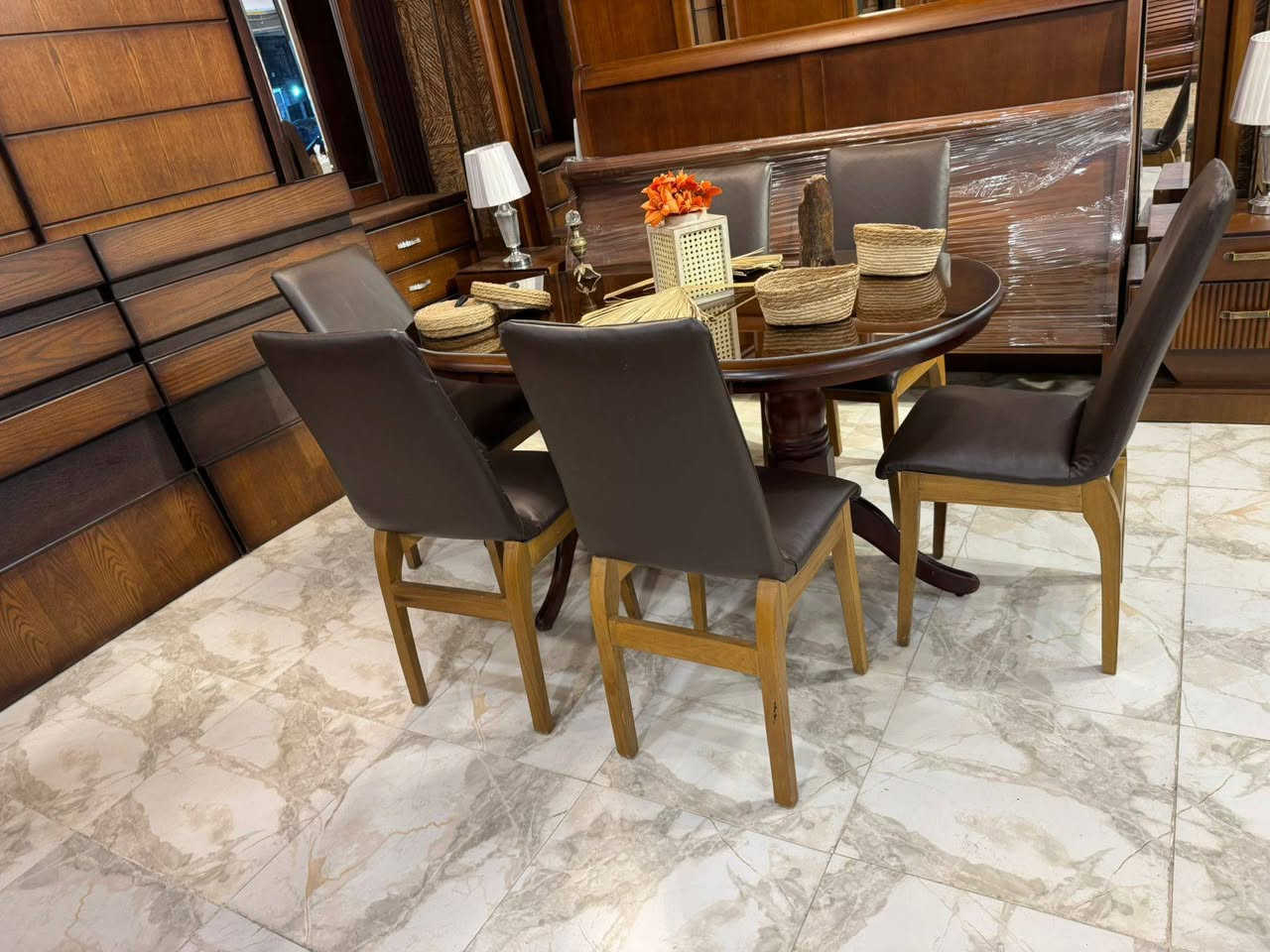 طاولة سفره 6 كراسي🪑 modern راقيه و مميزه جداً ✨ ، خشب زان صلب 🪵 و ( تك ) صلد 🪾، وجه زجاج للحمايه من الحراره و الخدوش 👌🏻
استعمال بسيط جداً " لا يُذكر " بحال الوكاله 🤍

(( بسعر لقطه 🏷️ ))

 .


**إذا كنت صاحب هذا الإعلان وتريد حذفه لأي سبب، رجاءا أرسل رسالة إلى الدعم الفني**