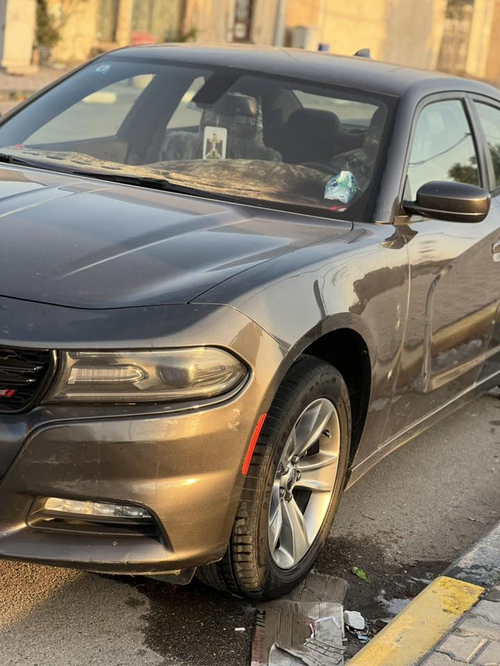 سلام عليكم جارجر للبيع موديل 2016 اصل سياره وراد امريكا بجم كبس بيه باب السايق مبدل او الباب الوره مرشوش جماليه الباقي كفاله كير محرك كله كفاله  سياره مكفوله لغد او شواصي محرك 3600 مواصفات SXT شاشه جبيره كشنات كهربائي تخم تايرات جديد حداده جديده رقم بصره بسمي تحويل ثاني يوم مكان السياره البصره سعر 177 وبيه مجال ***********
