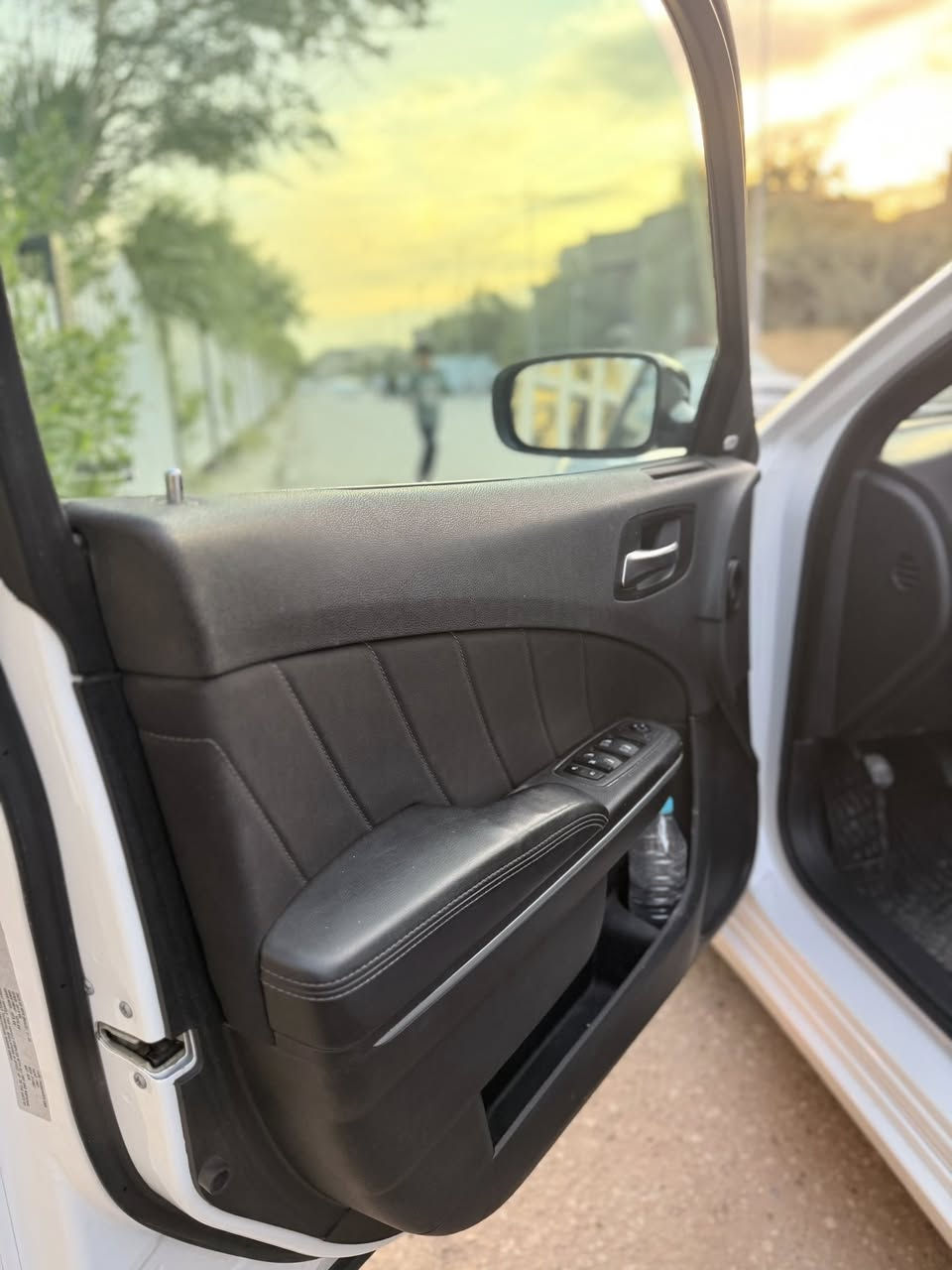 السلام عليكم
دوج شارجر 23 خليجي وكاله هارلم كفاله عامه 

رقم بغداد ماشيه 20m بوضع الوكاله

موصفات السياره sxt

السعر 295 وبيه مجال

ناصريه مركز

***********
