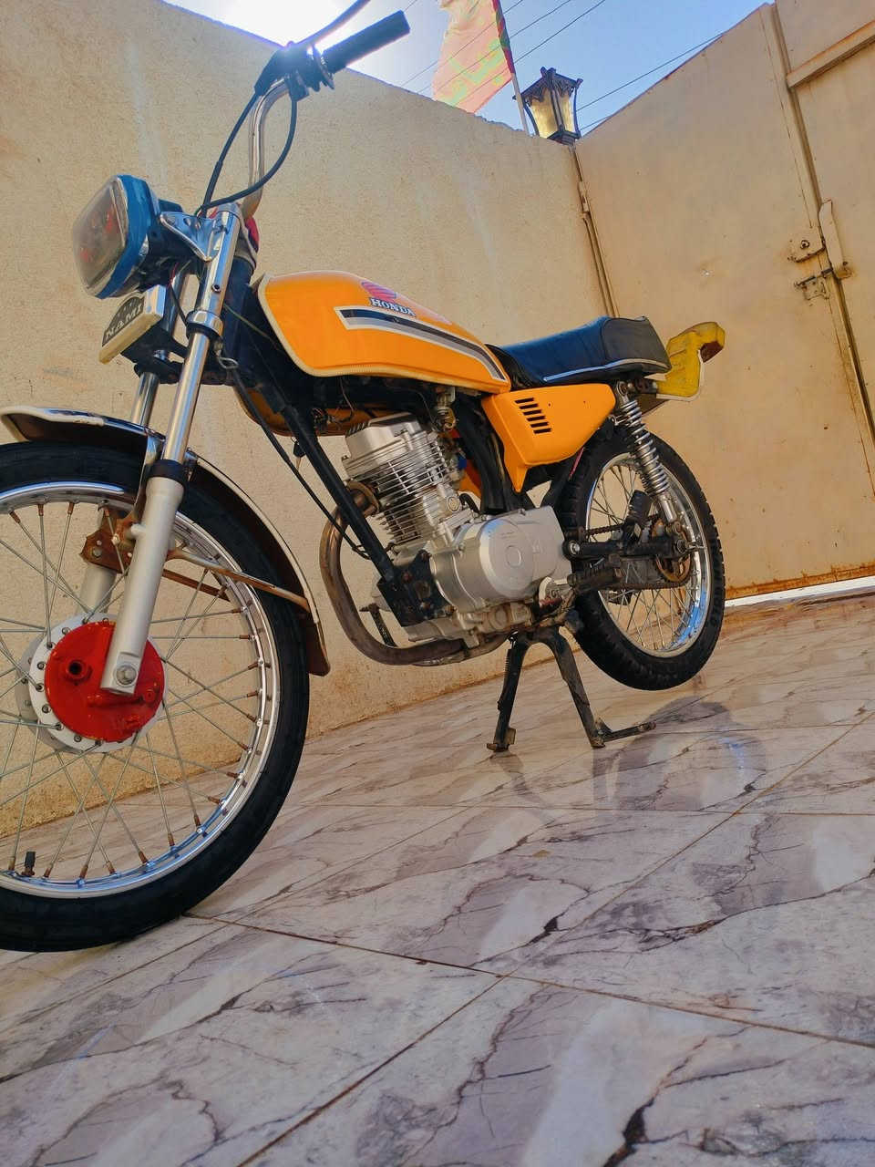 سلام عليكم.. دراجه 4كير للبيع (اوراق) شاصي نامه شلامجه 20 والتعميره 24.مكينه شلامجه اصلي  تفيلس فقط ب675 وبيهه مجال 📞*********** متواجد
