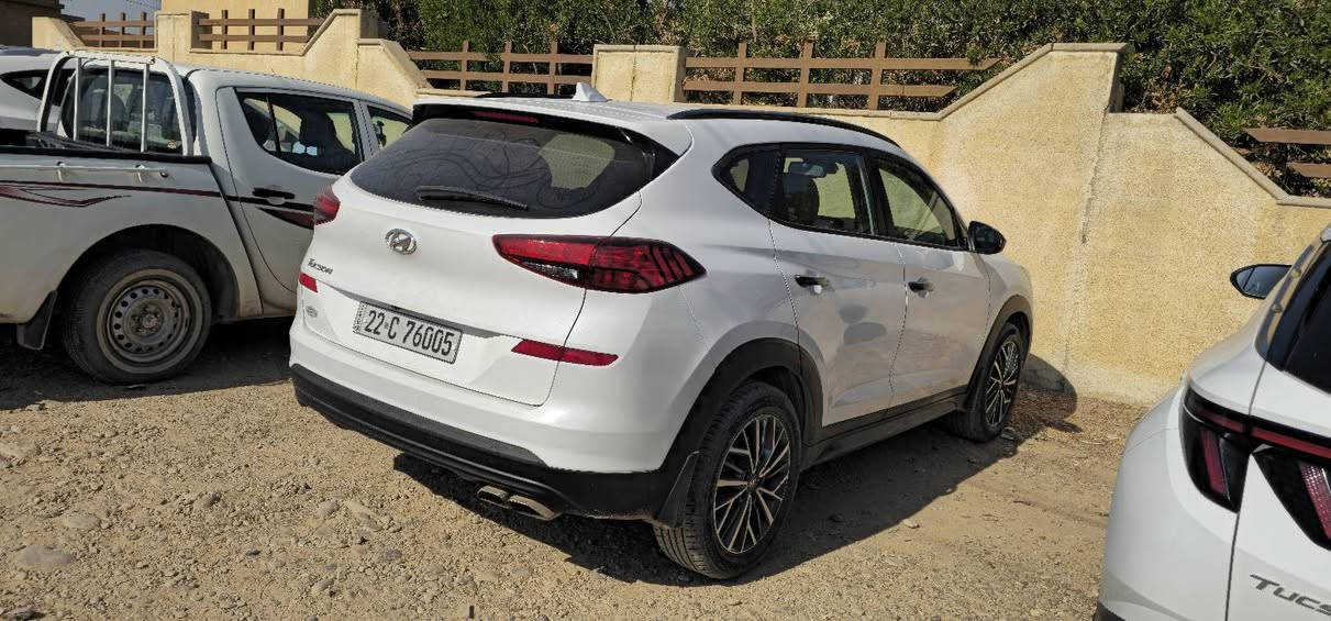 للبيع 
توسان أمريكي 2020  
ماشية 21 ميل شبه زيرو 
رقم اربيل سنوية وهزة جديدة 
كوبون بنزين بها 
محرك Jdi ع بنزين عادي 
بصمة وفول مواصفات عدا بانوراما 
حادث جاملخ خلفي 
مكان سهل نينوى 
$180 
***********
