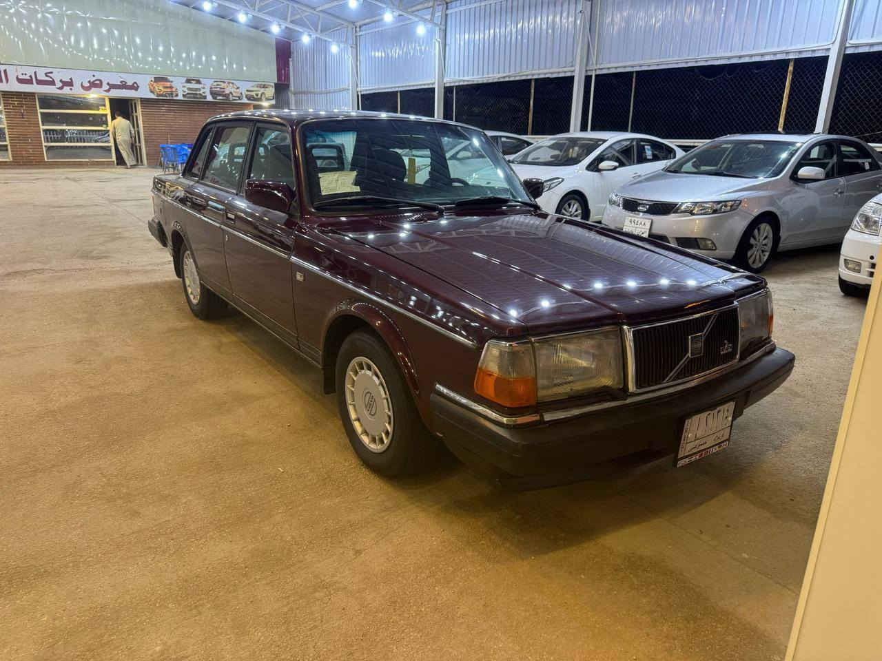 فالفو موديل ٩٣ حجم 240
السيارة نظيفه 

تبريد شغال 

مصبوغة عام 

المحرك نص عمر  بخاخ 

للاستفسار واتساب ***********
