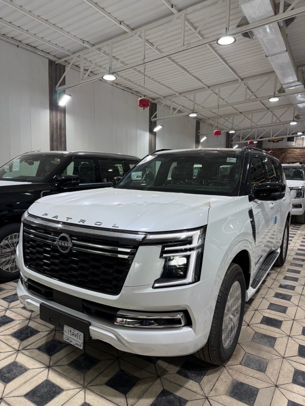 باترول بلاتينيوم تو كلر ابيض واسود 6 سلندر تنفس طبيعي 2026 رقم بغداد بانوراما رادار تحديد مسار نقطة عمياء قيادة ذاتية مساج وداتا شو و5 كامرات وحار بار وشاشة كبيرة متصلة وشاشات خلفية وفور ويل وتشغيل عن بعد وجنطة كهرباء وباقي مواصفات البلاتينيوم المعروفة 