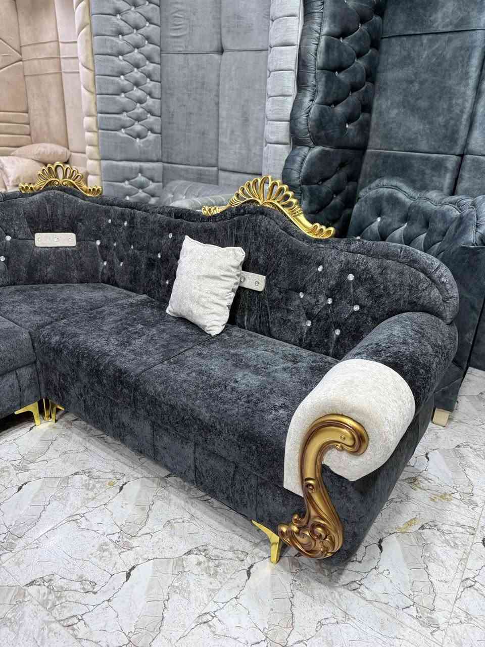 معرض اليقين الاثاث المنزلي
ديوان ملكي تاج شغل درجة اولى حطاطة خشب مقعد بلوك اسود سفنج 10سانتيم 
ضمان حقيقي 5سنوات سفنج +خشب
للحجز او الاستفسار ***********
متوفر جميع الموديلات والقياسات حسب الطلب وبسعر المعمل
للحجز او الاستفسار ***********وبي واتساب
