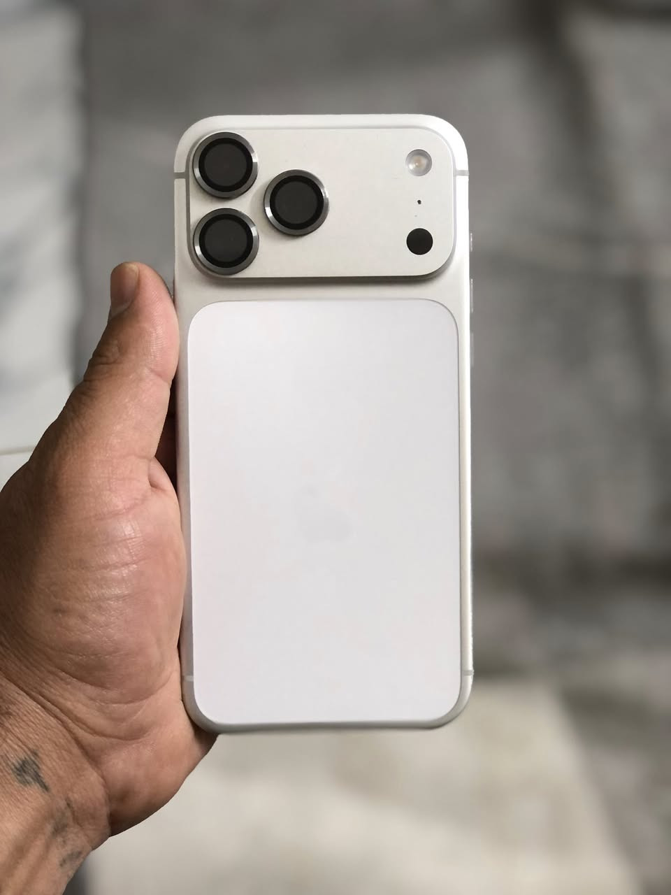 ايفون ١٧ برو ماكس شريحه الكترونيه
للبيع السعر ١٨٧٥  بيه مجال جدا بسيط 
متوفر واتساب *********** 
بيه طخه جدا بسيطه
