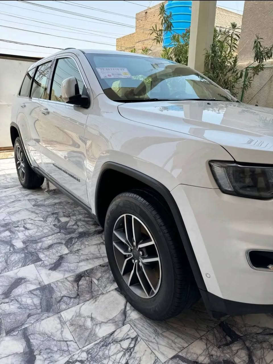 جيب لاريدو خليجي هارلم كفاله.  رقم اربيل ماشي  ٨٥ الف.  مواصفات عاديه  مكان السياره بصره  سعرها.  300  وبيهه مجال  ***********
