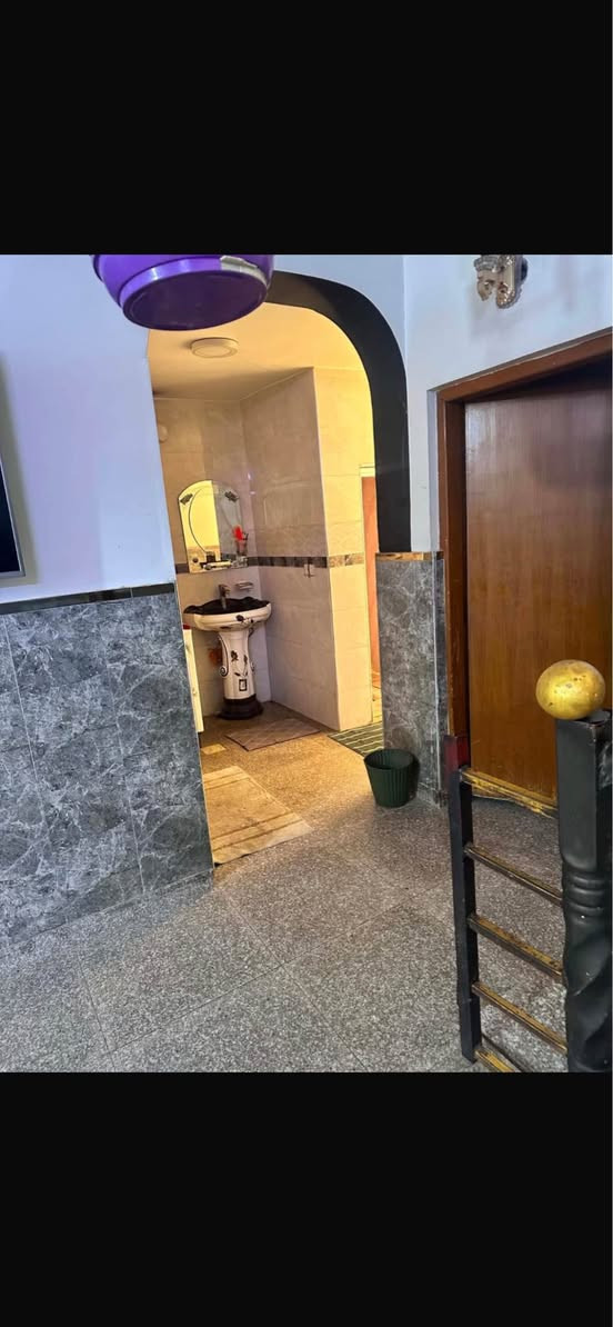 دار ١٥٧.٥ متر للبيع في الدورة الإسكان قرب جامع الإسكان واجهة ٧.٥ ونزال ٢١ طابو صرف ، مدخلين .  
الطابق الاول يتكون من مطبخ مساحة جيدة صالة كبير وهول واسع وغرفة نوم كبيرة وخدمات .
الطابق الثاني ٣ غرف نوم مساحات واسعة وخدمات 
البيت نظيف جداً بناء ٢٠١٨ . 
اي استفسار يرجى الاتصال على الارقام 
***********
*********** بغداد, العراق
