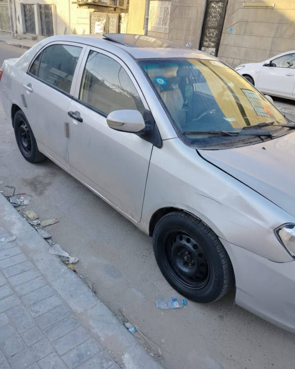 سيارة رصاصي BYD G3 2016 فول مواصفات:
بصمه
فتحة سقف
اشاير بالمري
اربع حساسات خلفية
تبريد ثلج 
كير ومكينة دوش بلادي نظيفات يخبلن خير من الله
تخم تاير 
لايتات زنون 
سنوية للـ 29 
رقم انكليزي الجديد بصرة
سيارة ما ناقصها شي الحمدلله 
عنواني البصرة 
رقمي ‏‪0777 381 4689‬‏
السيارة رايدها بـ 54 وبيها مجال بسيط حك الجية 
مو شراي لا تعبني اتصل على الرقم شريحة او واتساب موجود..
