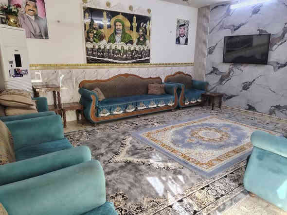 سلام عليكم دار للبيع
مساحا 150 م جبها 10
استقبال صاله مطبح غرفه نوم  حمام مناور ٢ طابق الأول
3غرف نوم صاله حمام ٣في٣ طابق ثاني
سطح بي غرفه كامله ٤في ٥
البلديات مقابل نادي صناعه اول شارع على شارع العام
شارع 10 عريض بصف ركن ***********
