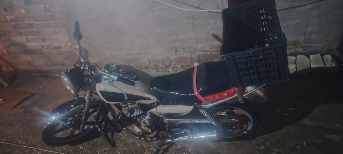 للبيع صقر جوندة مكفولة من كلشي كلك مكان نجف كوفة سعر ١٧٥قفل بدون عملة ***********
