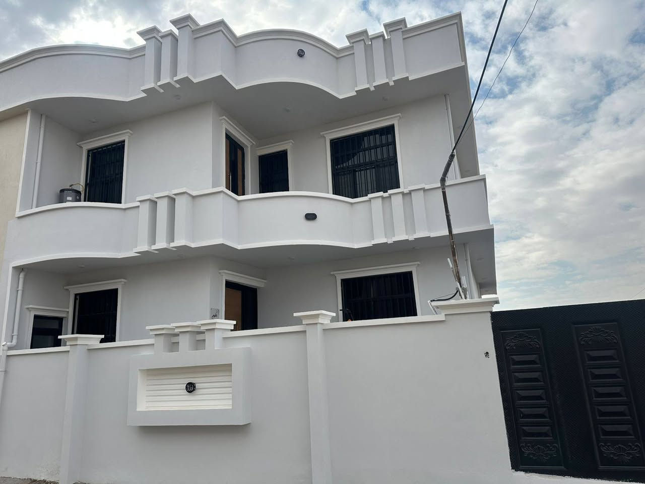 🌹اللهم صلي على محمد وآل محمد🌹
#صبغ #داخلي #وخارجي وألوان حسب الطلب صاحب الدار
وتم الانجاز العمل من #اصباغ #شركة جوتن الرمادي - Jotun Al Ramadi 
ولكادر  ابو سيرين الصباغ من قام بطلاء الدار 
وعمل الواجهه ابو مصطفى  ولكادر معه
اللهم بارك لصاحب الدار فيه واحفضه من كل شر
مستعدون للعمل في قضاء #عنه #راوه #حديثه 
***********
 ***********
