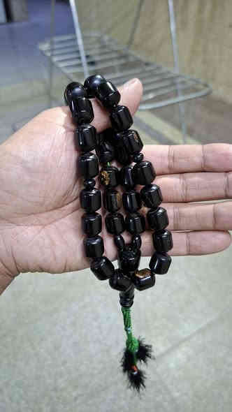 يسر بحر احمر كصه كويتي مقاس ١٢×١٤ .عدد الخرز ٤٥ وزن ٨٥  غ تقريبا . قطعة مكفولة من التصليح ملمس ناعم سواد تعريگ وفاير يخبل بصرة *********** سعر 250
