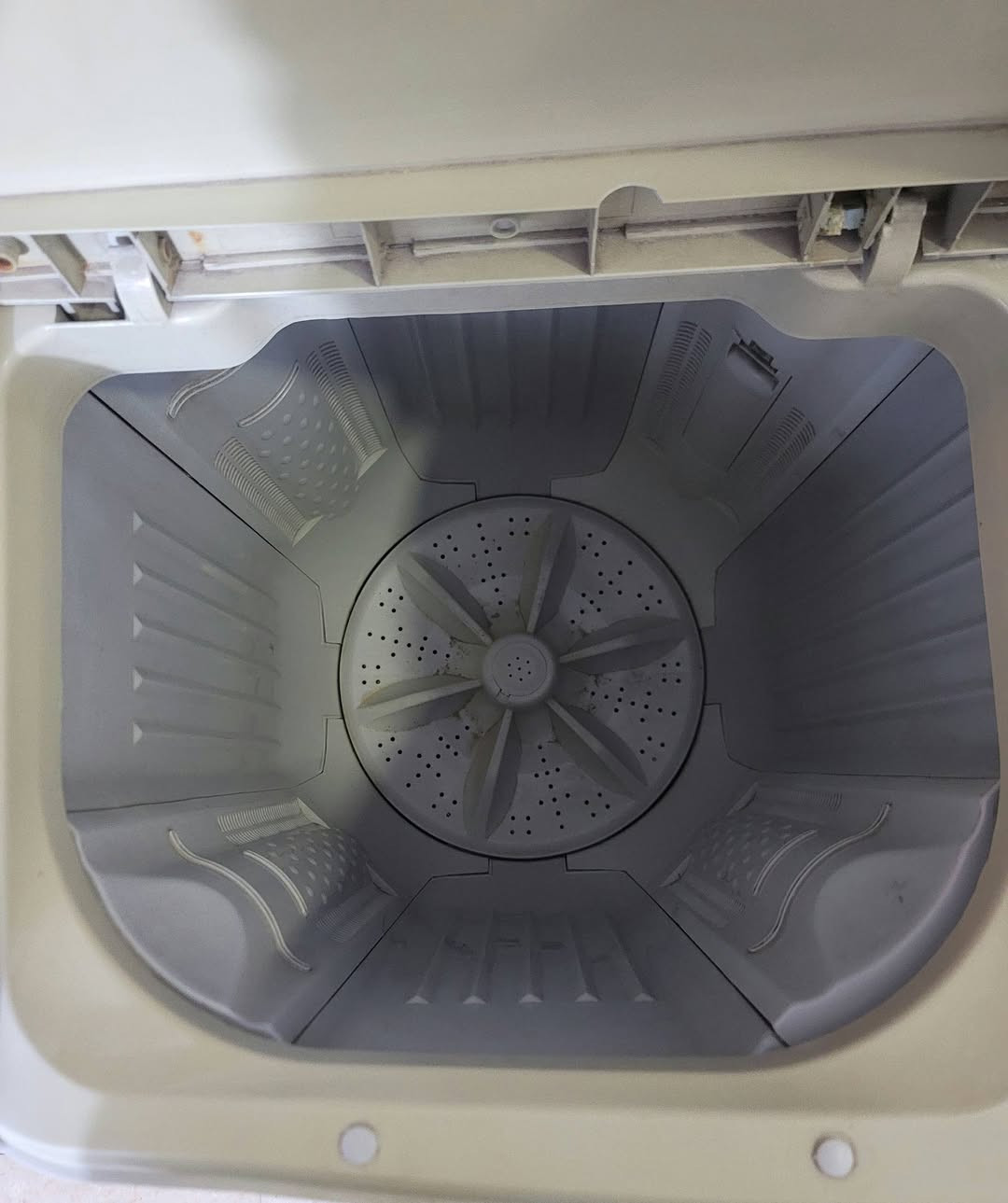 للبيع غساله سيفتي 13 كيلوا على وضع الشركه استخدام قليل جاهزة وعلى الفحص بدون ظرر السعر ب75 مكاني بغداد قرب جزيرة بغداد السياحيه ويوجد توصيل داخل بغداد بأجره ***********
