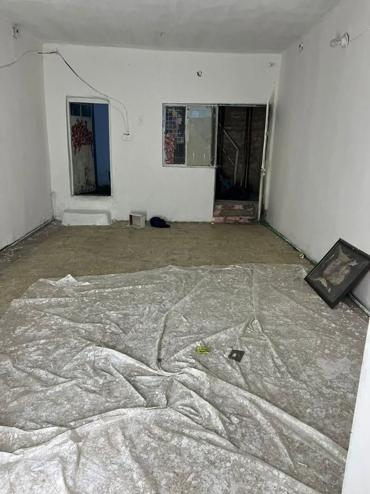 بيت نظيف للايجار 90 متر في الملحانية
كراج صغير غرفة وصالة ومطبخ وحمام 
عائلة صغيرة
السعر 350
للاستفسار مراسة الرقم 
***********
