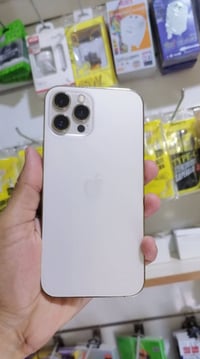 12 برو ماكس ذاكره 256 بطاريه 79 AAA شرق اوسط عربي ملحقات كامله وتر مام...