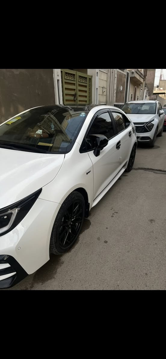 كورلا موديل 2025 الفئة S ماشية 6000 كمالياتها كاملة بيها بارد جاملغ وشوي ع كد اصبع بالباب الي بصف السايق مطريات سوادات بالاضافة الى لدات امامية وخلفية سماعاتها jbl كشنات جلد لون مشمشي رقمها بغداد باسمي حساسات اربع امامي اربع خلفي سيارة تفويلتها كله محسن مرة وحدة مبدللها دهن بيها تكحيلات بالدعامية امامية وخلفية السعر 150 
مكاني البلديات شارع جامع سيد صلاح 
رقم الهاتف ***********
