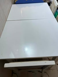 ميز طعام • قابلة للتمديد • ٤ كراسي