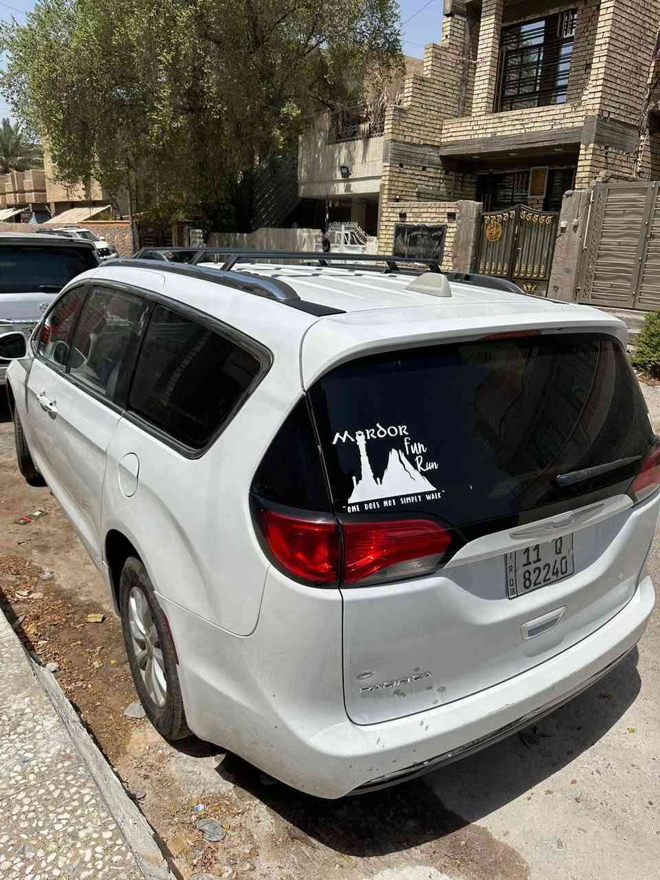 السلام عليكم اخواني كلايسلر باسفك موديل ٢٠٢٢ رقم بغداد دولي بسمي هزه جديده ماشيه ٨٠ الف كيلو  بوب كهربائية وصندوق كهربائي حادث أمريكا جاملغ أمامي وبنيد امبدل نفس اللون والباب الخلفيه ونص الجاملغ الخلفي صبغ السياره جديده بمعنى الكلمة خاليه من العيوب كانت هايبرد وتم تبديل الكير مع الضفيرة بلادي بدون اي قطع والسياره الان بانزين فقط للبيع أو مراوس.   السعر ١٩٠ مكاني بغداد نفق الشرطه شارع الكنيسة لتفاصيل اكثر يرجى الاتصال على الرقم *********** أبو أحمد
