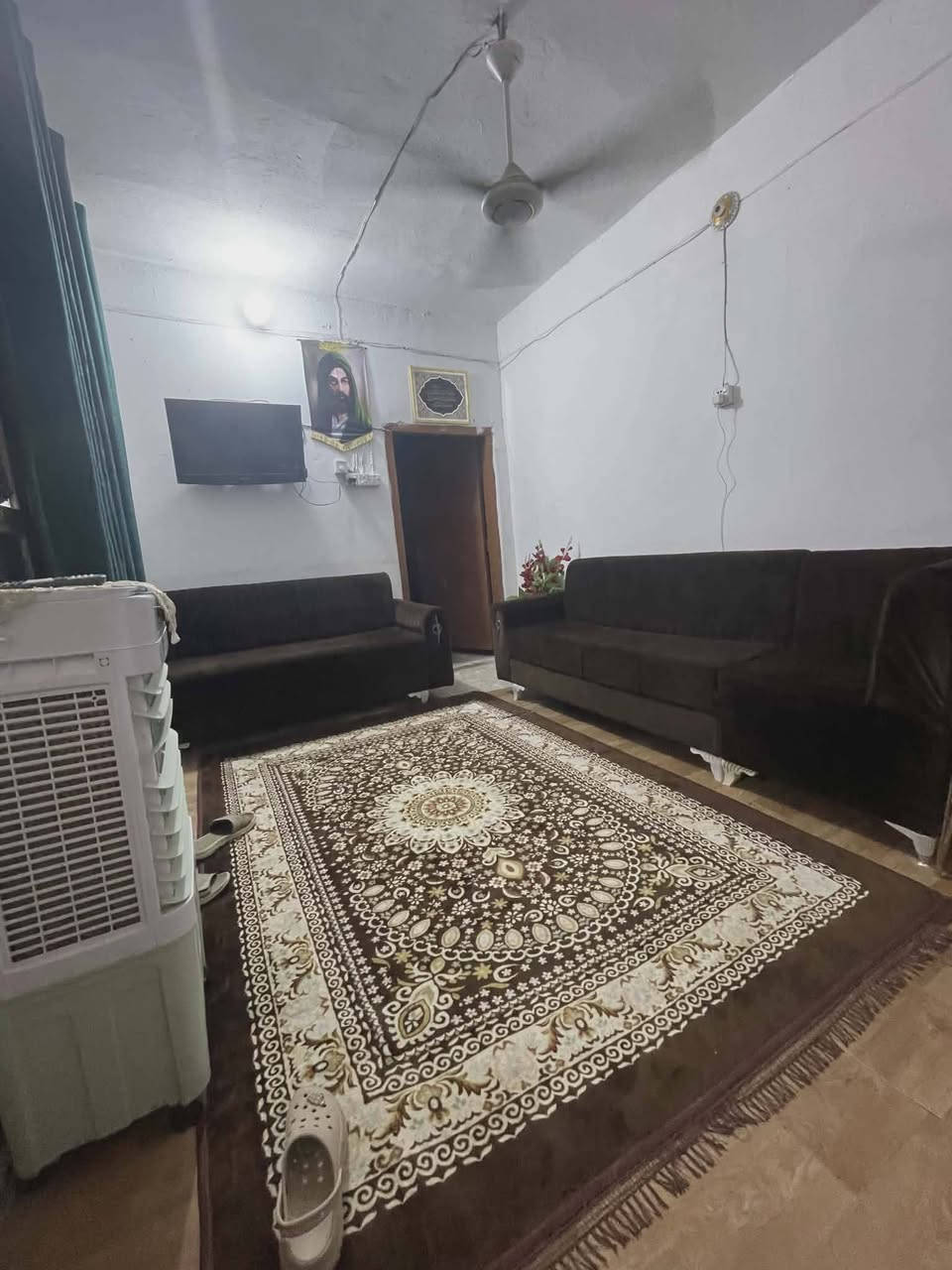الموقع:شارع المطار الجديد شارع سواق فدك
80مترللبيع بناء بلوك تجعيب حمام داخلي 
سعر18🤑وبي مجال 

***********
