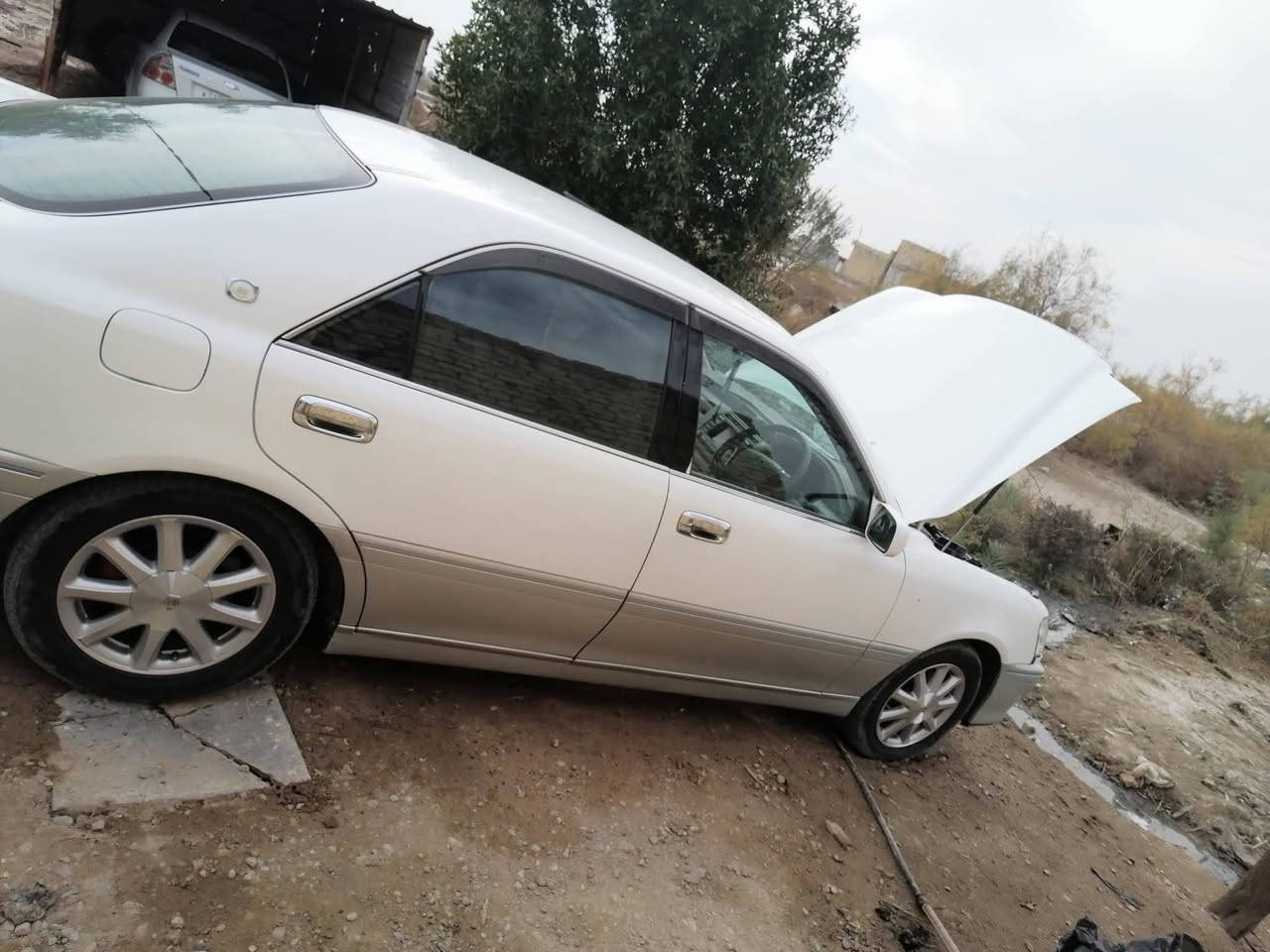 سلام عليكم  ملكه البيع مديل 2000 رقم بصره مشروع وطني قرار 48 شاصي 75 مداور ثاني يوم مكفوله ماعده الجاملق المامي والباقي مكفول من نقل الجثه والعيب الشرعي والصبغ والكصه اربع دكم +ستيرن كهربائيّ +برده خلفيه+كشنات جلد+مريات كهربائيّ +تبريد ثلث قطع +ويل ابو نجمه +محرك ديفور الجبير  السعر 160 وبيه مجال مكان السياره بصره الزبير رقم النتصال ***********
