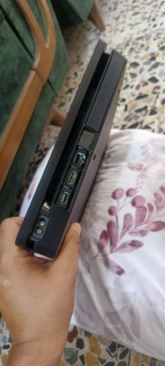 السلام عليكم
للبيع‼️
بلي فور  سلم 
نظام ابو قرص 
مهكر 
جهاز نظيف  ما مصلح انطيك بي ضمان 
إذا مصلح اخذه بلاش 
ذاكره 500
جهاز كامل ملحقاته 

سعر 300 الف 
جهاز منزل بي لعبات خير من الله 
العنوان بغداد الحسينيه 
رقم الهاتف ***********
