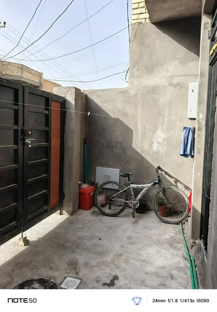 بيت للبيع ١٠٠م٢ طابو زراعي سند٢٥ الجنابيين قريب الشارع العام الرئيسي قاطين الأول بي غرفة النوم واستقبال ومطبخ مفتوح وخدمات ومرافق خارجيه كامل نقص كاشي سيراميك والثاني غرفتين وحمام ومرافق مشترك هيكل ماسس كهرباء وماء ومجاري وبوب وشبابيك وجام بي سطحين وبيتونه بناء كله طابوك العنوان الجنابين قرب ازياء عقيل قريب الشارع العام الرئيسي خدمات كامله سعر 120بي مجال قليل زعفرانيه دور الصحه الاولى رقم ***********واتساب فقط احمد للعقار
