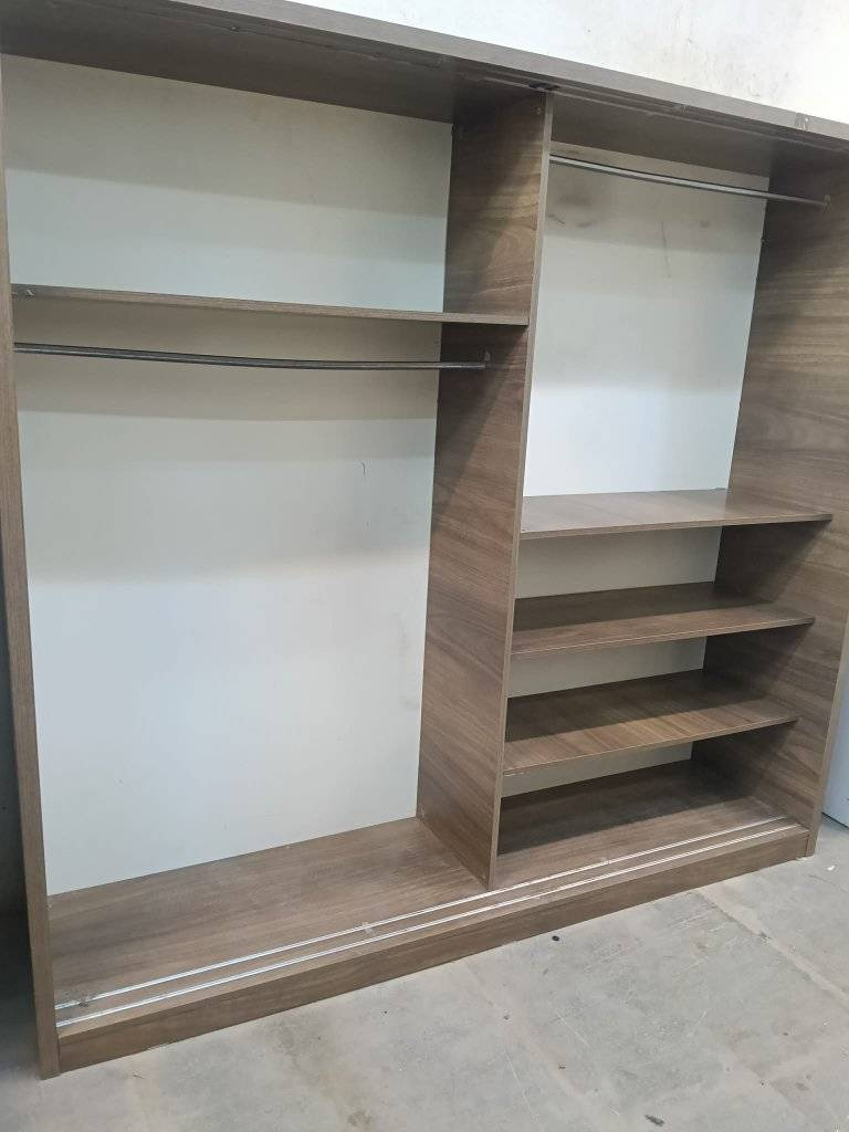 غرفة نوم مستعملة🇹🇷
 نضافة 90 ٪💯فول نضافه
عدد القطع /5
نضام / سلايت💢
سعرها /375/400💸
شد ونقل داخل بغداد مجاني🚛
يوجود توصيل محافضات 🚛


**إذا كنت صاحب هذا الإعلان وتريد حذفه لأي سبب، رجاءا أرسل رسالة إلى الدعم الفني**