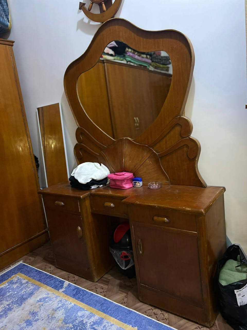 غرفه للبيع نضيفه مابيهه اي ضرر بسعر 400وبيهه مجال مستعجل على بيعتهه لتواصل عل الرقم ***********
