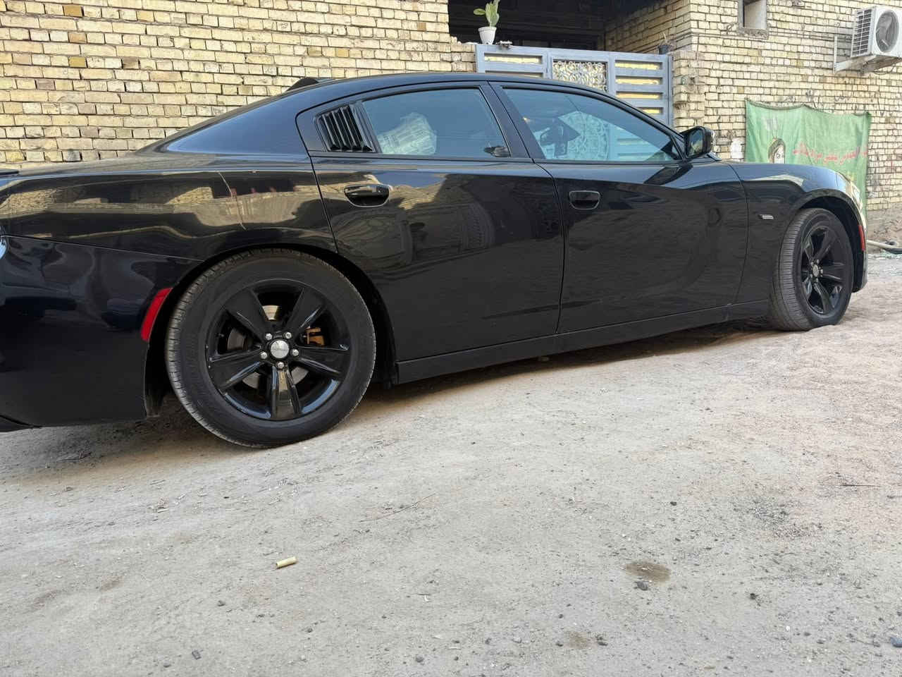 السلام عليكم الحلوه للبيع دوج جارچر بلاك توبsxt2016كلين كفاله عامه فقط بارد كلش زغير بباب الراكب قريب على اليده السياره رقم اربيل بأسمي كلش جديده ماشيه120الف. السياره معروفه مشتغلها نانو سيراميك يم مركز تان وكلش محافض عليها مكان السياره بغداد جديده السياره للتواصل  هذا رقم صاحب السياره اني مكلف بالنشر***********
