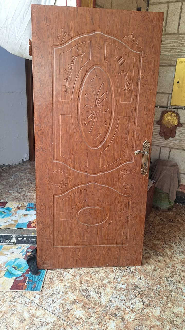 السلام عليكم بيبان خشب البيع السعر ثنينهن ب 75الرقم الهاتف ***********
