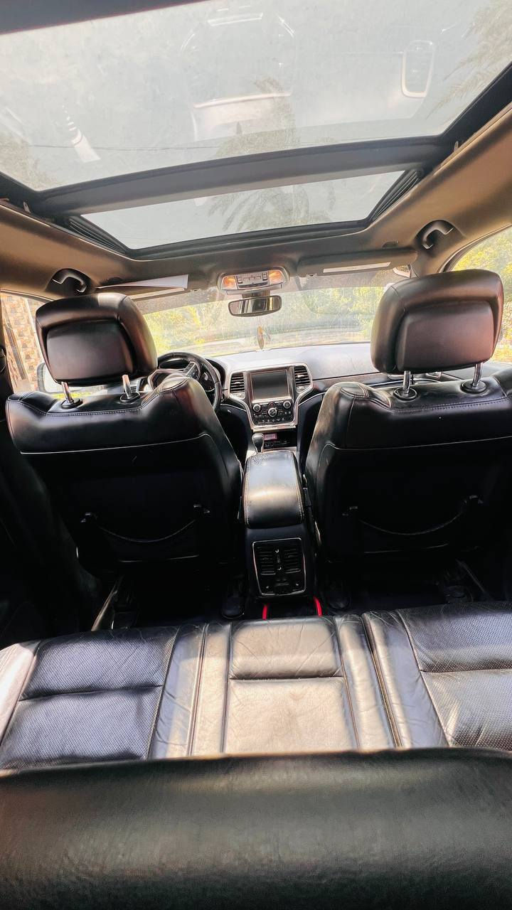 السلام عليكم 
جيب لاريدو 2017 رقم بغداد 
وبيه صبغ ٤قطع السونار مرفق بل منشور 
بدون ايرباك
كير ومحرك كفاله ولا برغي مفتوح بيهم 
فول مواصفات لمتد
تشغيل عن بعد
بنوراما
جنطه كهرباء 
كشنات جلد وكهرباء وتدفئه
فور ويل 
دركة هيتر
فول تحكم استيرن 
حساسات
جاهزه كير ومحرك وحداديه وتبريد وتدفئه
السعر 1٨٠ وبيه مجال 
مكان السيارة صلاح الدين الدجيل 
متواجد واتساب 
للستفسار تصل
***********
***********
