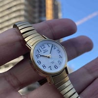 ⁨ Timex indiglo Quartz 🔴 تميز باللون الذهبي بقطر نسائي ✨ 🔹هيكل و سوار ...