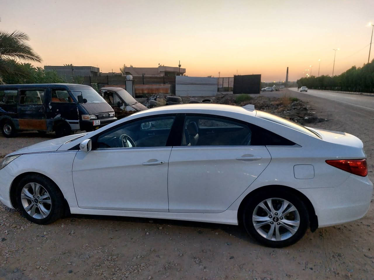 سلام عليكم 
سوناتا موديل 2011
خليجيه مكينه 2400 دوش 
اشاير بل مري  شاشه تاب 
بيه بارد بل جاملغ الامامي 
رقم انكليزي تريد مداور تريد وكاله 
سياره حلوه ونضيفه مال جناي 
مكان السياره حله قرب سيطره الاثار 
السعر 118 وبيه مجال 
للاستفسار ***********
